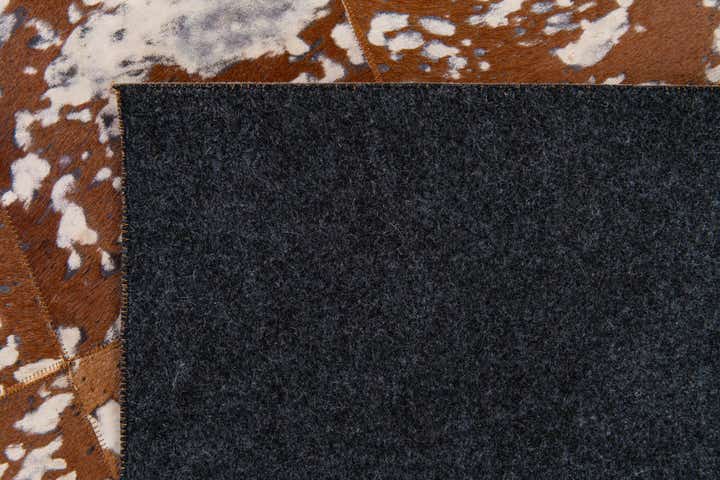 5' 2 x 8' Cowhide Stocks Rug