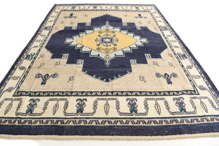 Detail image of 9' 4 x 12' 5 Hand Knotted Darya Wool Rug