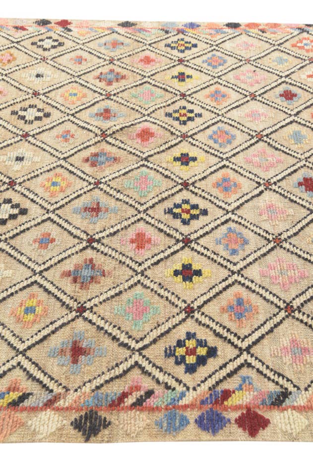 Detail image of 5' 10 x 8' Hand Knotted Darya Wool Rug