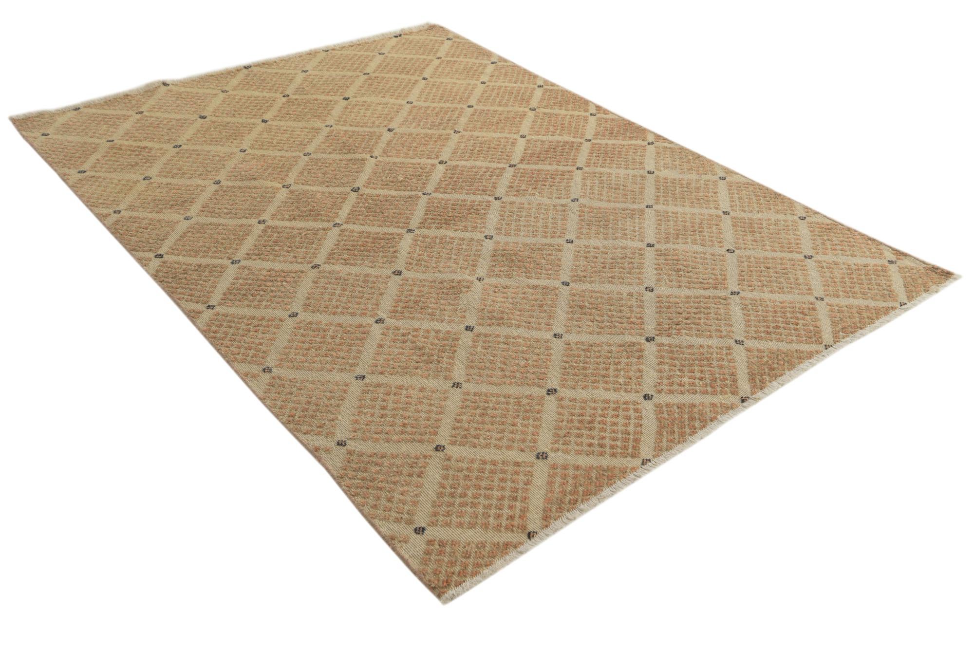 5' 8 x 7' 10 Hand Knotted Darya Wool Rug