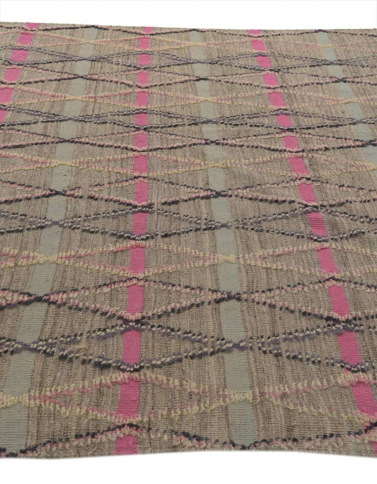 Detail image of 6' 5 x 9' 10  Hand Knotted Darya Wool Rug