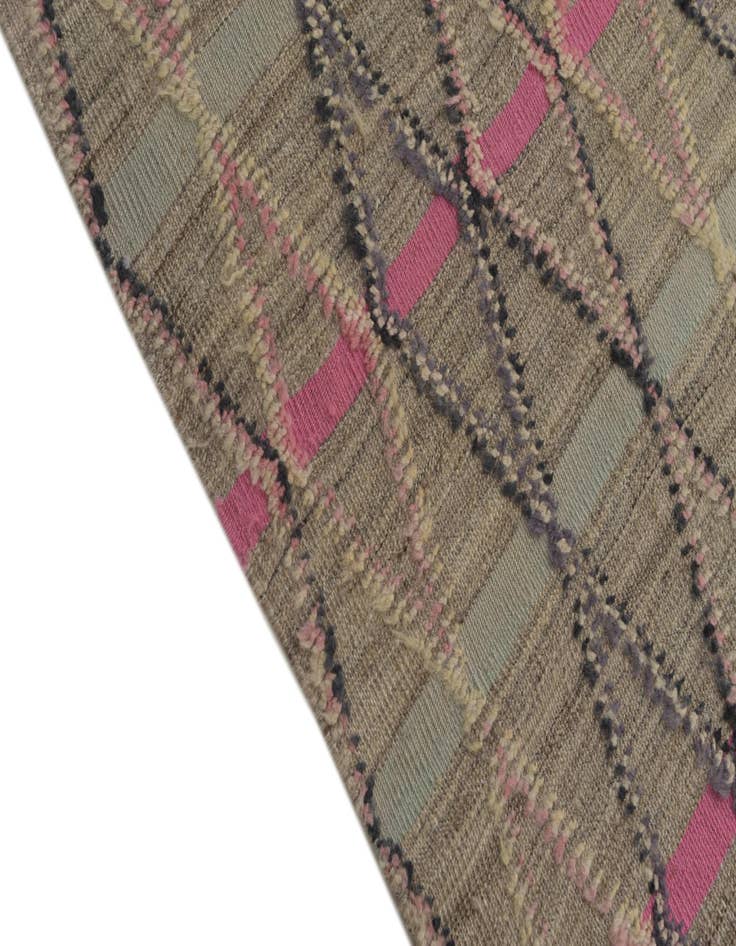 Detail image of 6' 5 x 9' 10  Hand Knotted Darya Wool Rug