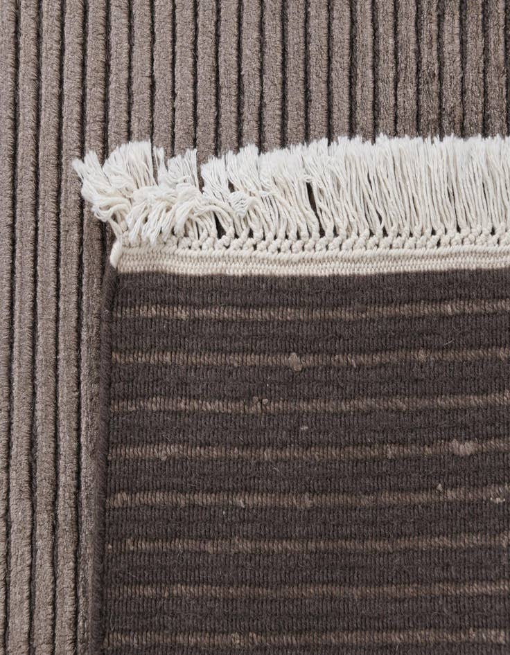 Detail image of 8' 1 x 11' 4  Hand Knotted Darya Wool Rug