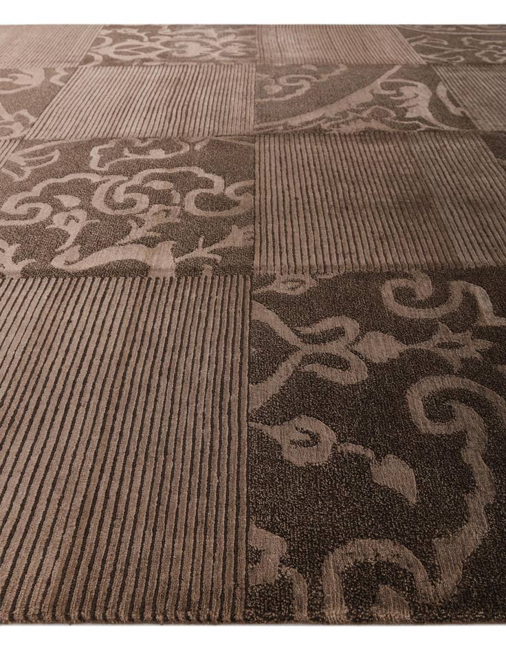 Detail image of 6' 9 x 10' 2  Hand Knotted Darya Wool Rug
