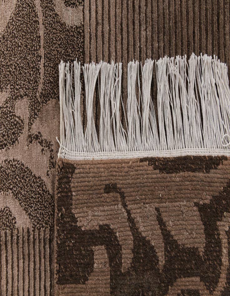 Detail image of 6' 9 x 10' 2  Hand Knotted Darya Wool Rug