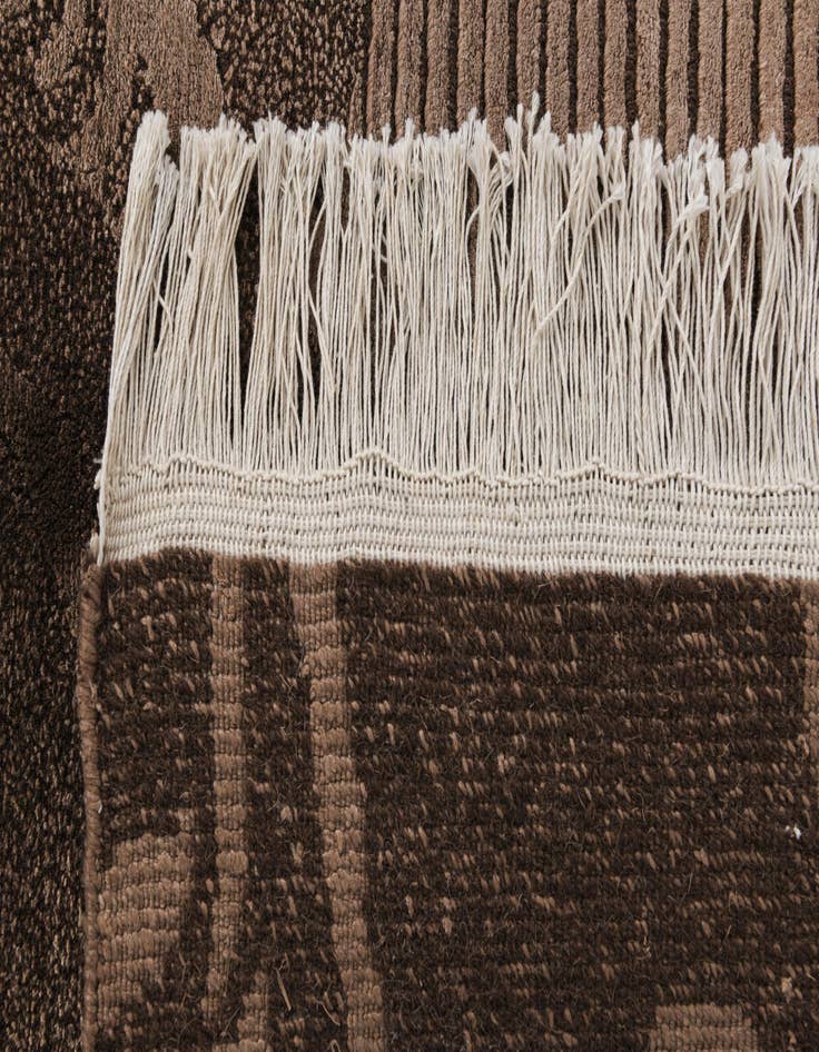 Detail image of 6' 6 x 9' 11  Hand Knotted Darya Wool Rug