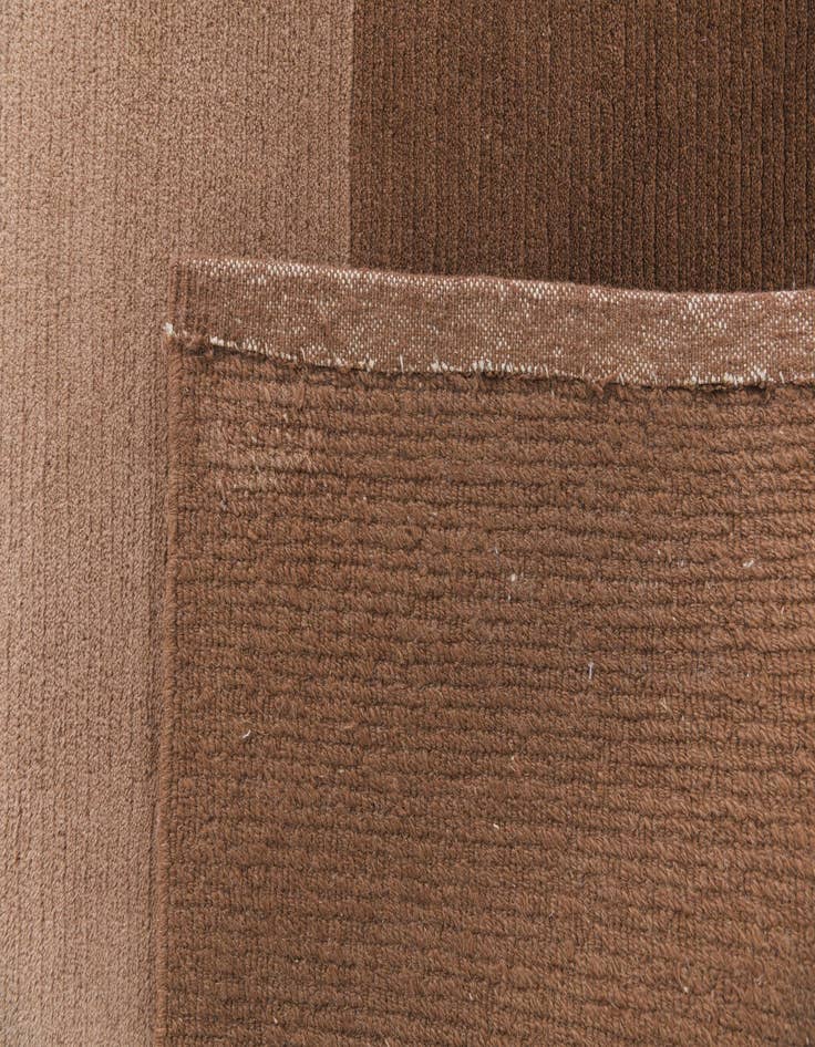 Detail image of 6' 7 x 9' 11  Hand Knotted Darya Wool Rug