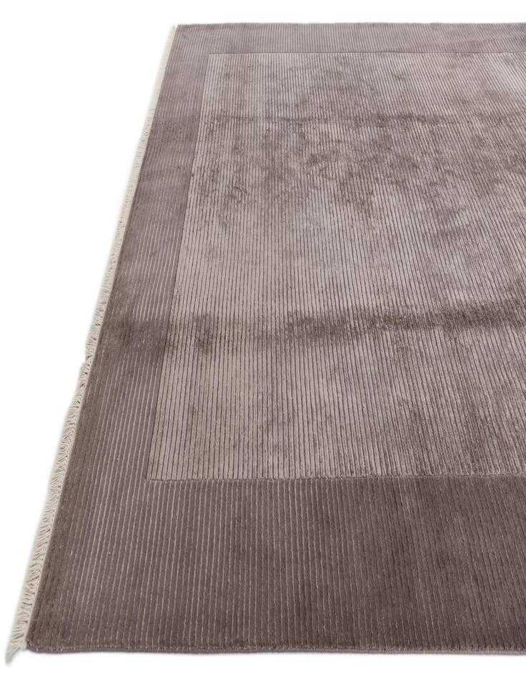 Detail image of 6' 6 x 9' 10  Hand Knotted Darya Wool Rug