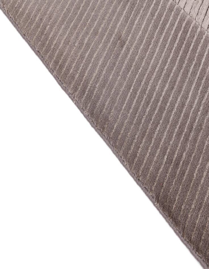 Detail image of 6' 6 x 9' 10  Hand Knotted Darya Wool Rug