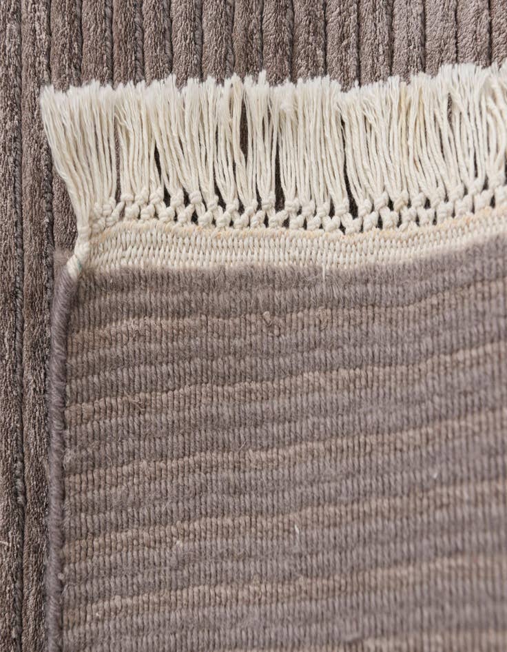 Detail image of 6' 6 x 9' 10  Hand Knotted Darya Wool Rug