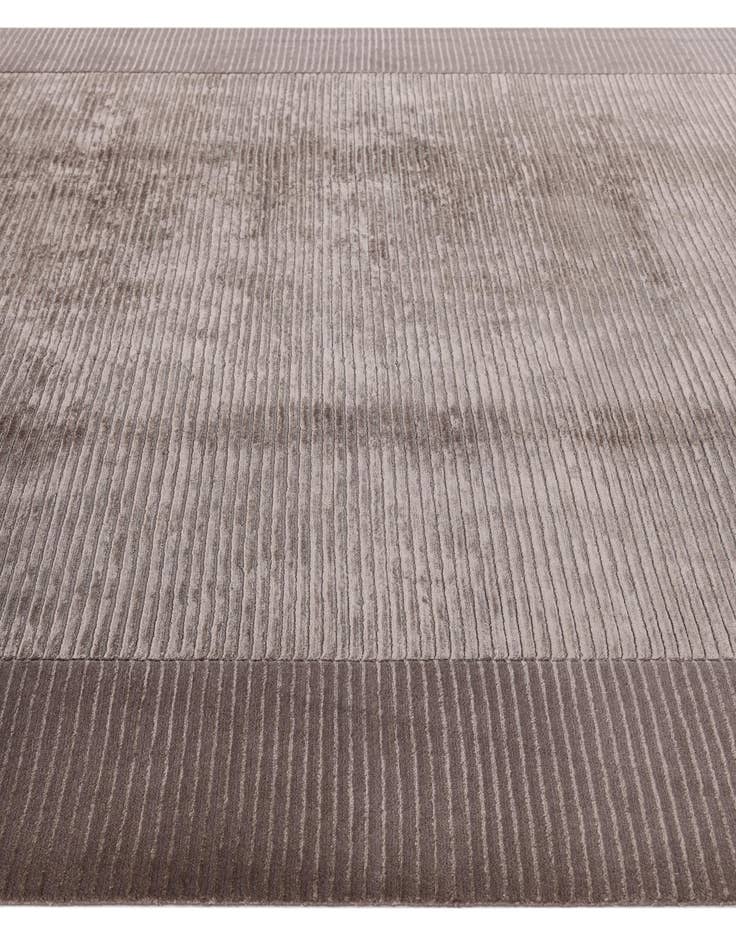 Detail image of 6' 7 x 9' 10  Hand Knotted Darya Wool Rug