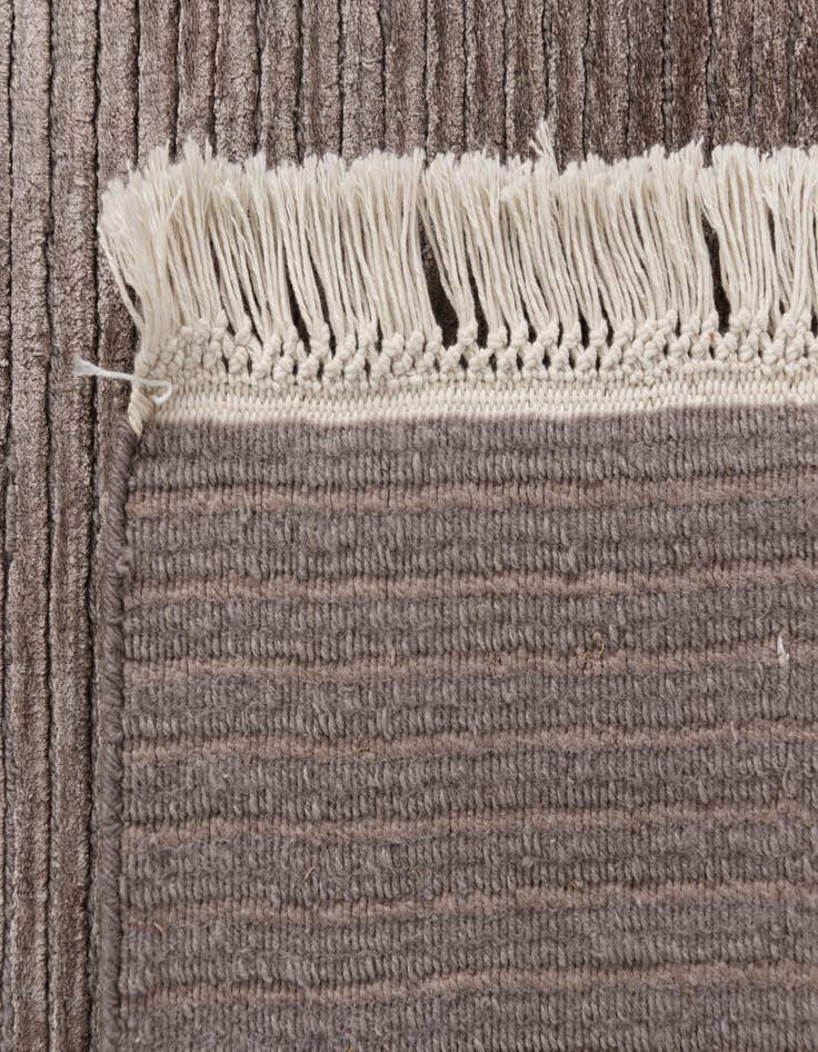 Detail image of 6' 7 x 9' 10  Hand Knotted Darya Wool Rug