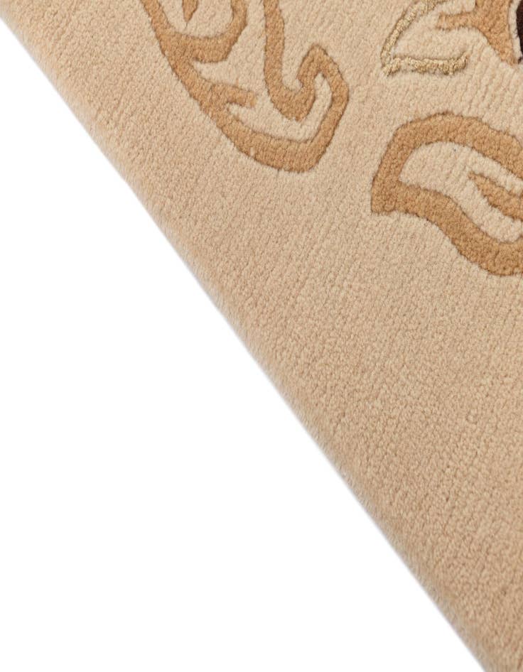 Detail image of 2' 9 x 4' 7  Hand Knotted Darya Wool Rug