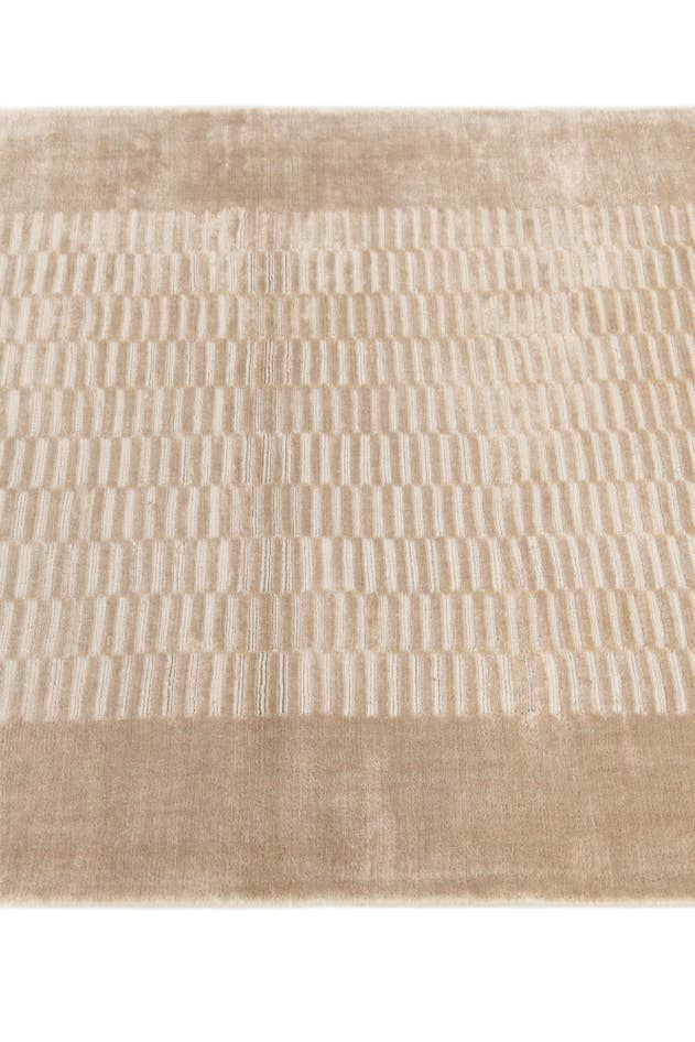 Detail image of 2' 8 x 4' 7 Hand Knotted Darya Wool Rug