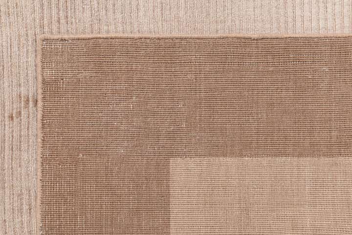 3' 11 x 5' 7 Hand Knotted Darya Wool Rug