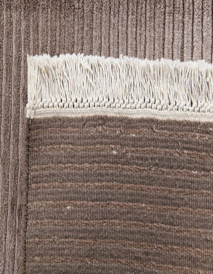 Detail image of 4' 10 x 6' 8  Hand Knotted Darya Wool Rug