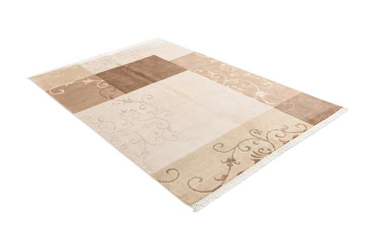 4' 7 x 6' 7 Darya Rug