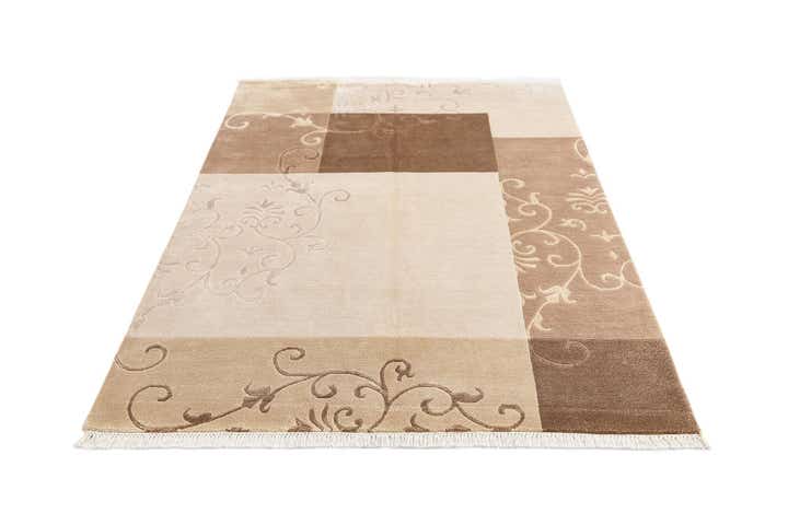 4' 7 x 6' 7 Darya Rug