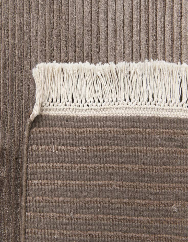 Detail image of 5' 7 x 7' 10  Hand Knotted Darya Wool Rug