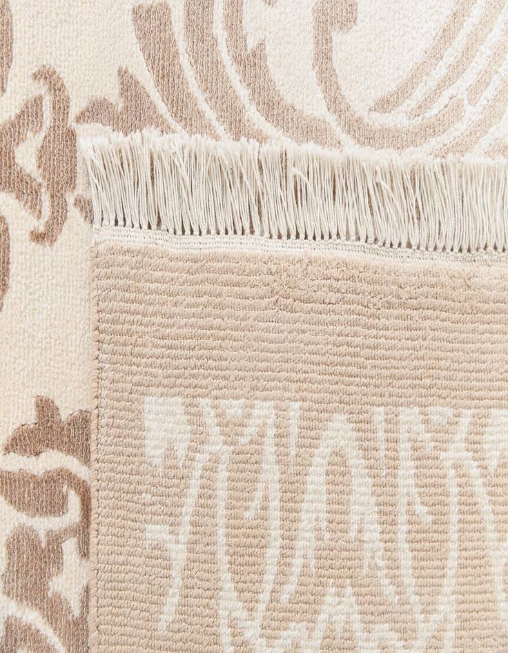 Detail image of 6' 9 x 9' 11  Hand Knotted Darya Wool Rug