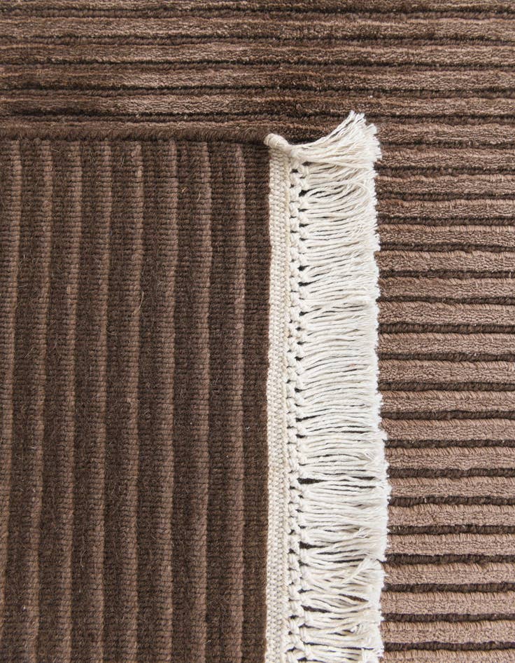 Detail image of 6' 6 x 9' 10  Hand Knotted Darya Wool Rug