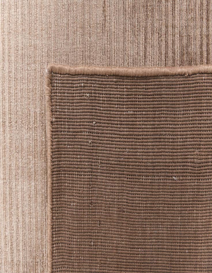 Detail image of 6' 6 x 9' 9  Hand Knotted Darya Wool Rug