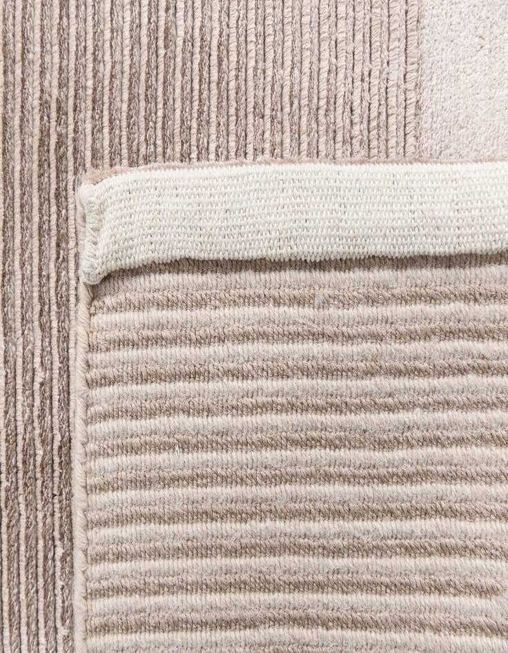 Detail image of 4' 6 x 6' 8 Darya Rug