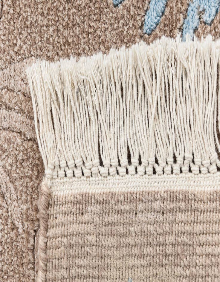 Detail image of 4' 3 x 6' 4 Darya Rug