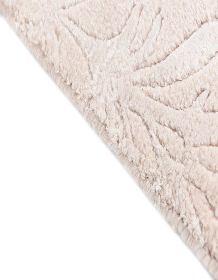 Detail image of 4' 3 x 6' 1 Darya Rug