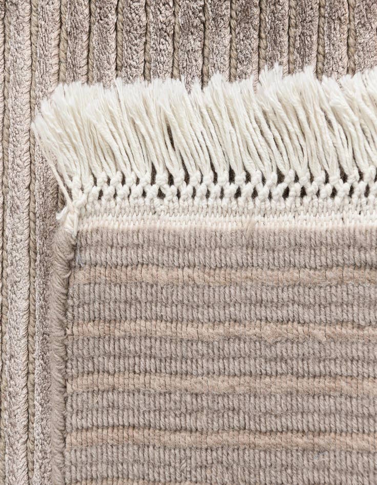 Detail image of 3' 11 x 6' Darya Rug