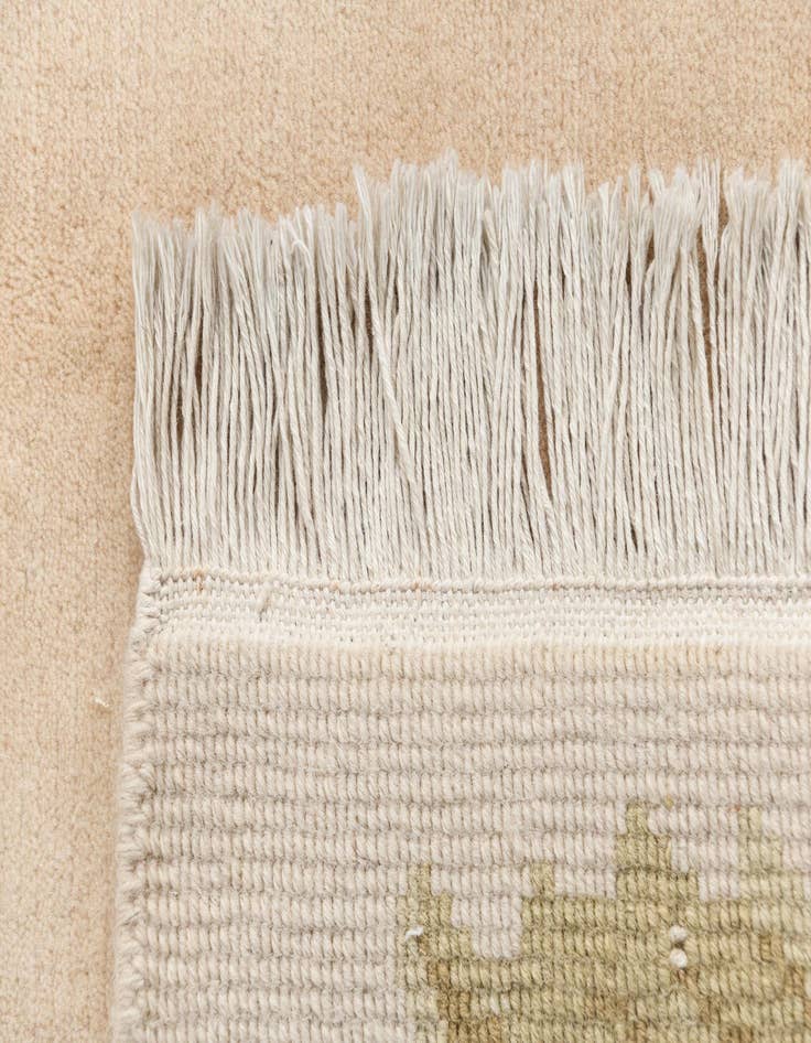 Detail image of 4' 1 x 6' Darya Rug