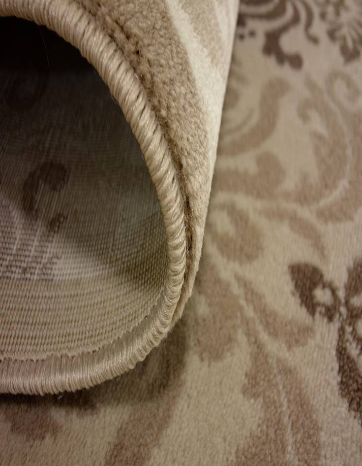 Detail image of 5' 3 x 7' 6 Diana Rug