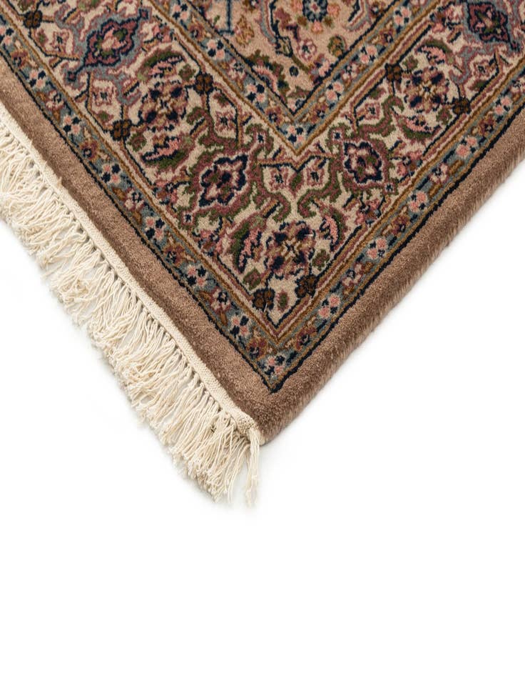 Detail image of 4' x 6'  Hand Knotted Farahan Wool Rug