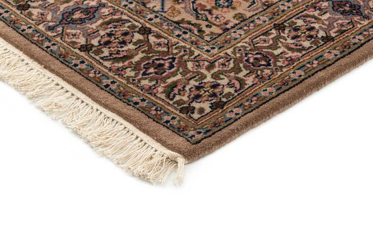 Detail image of 4' x 6' Hand Knotted Farahan Wool Rug