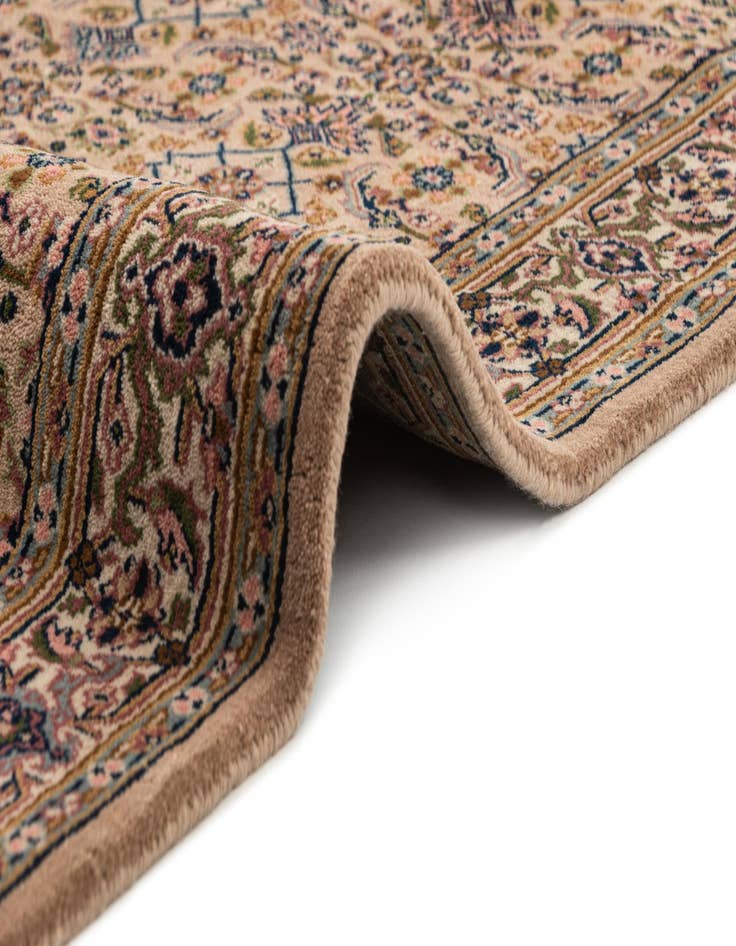 Detail image of 4' x 6'  Hand Knotted Farahan Wool Rug