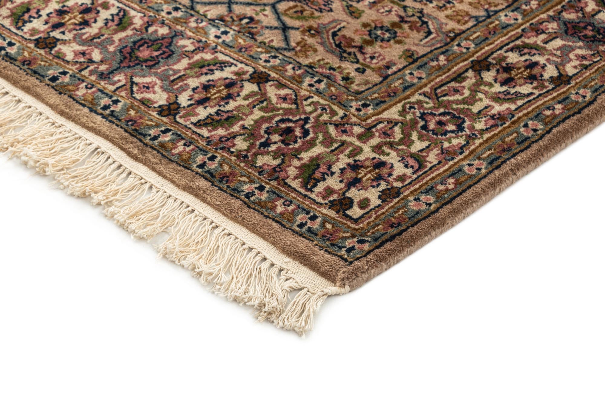 4' x 5' 8 Hand Knotted Farahan Wool Rug