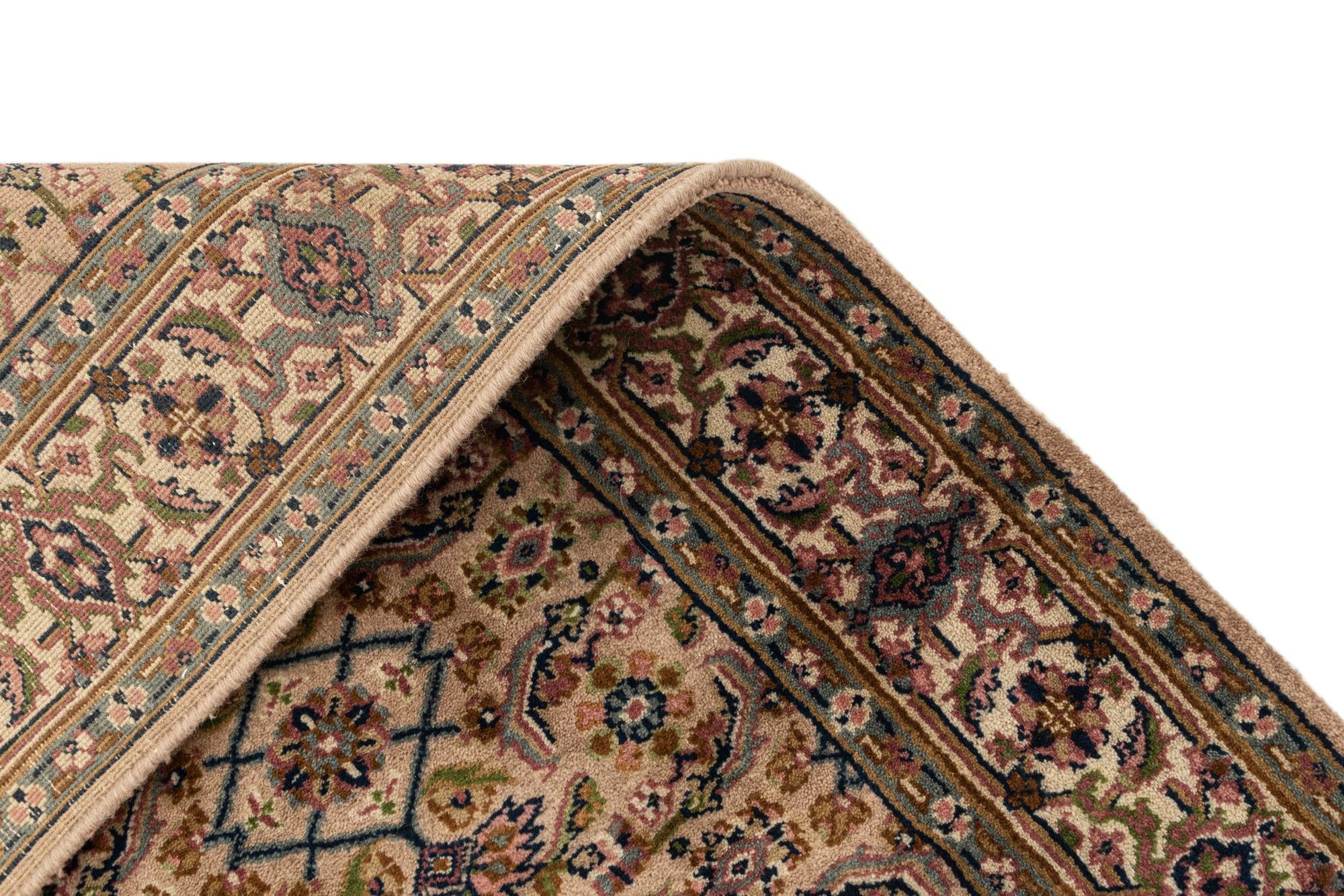 4' x 5' 8 Hand Knotted Farahan Wool Rug