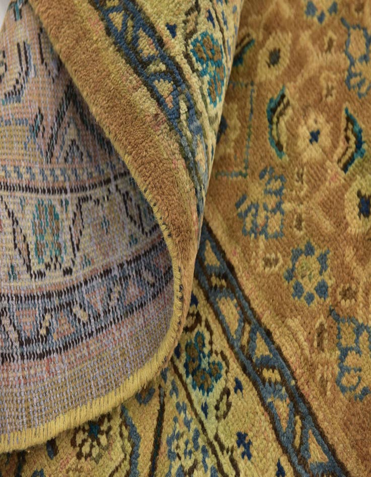 Detail image of 9' 9 x 13' 2  Hand Knotted Farahan Persian Wool Rug