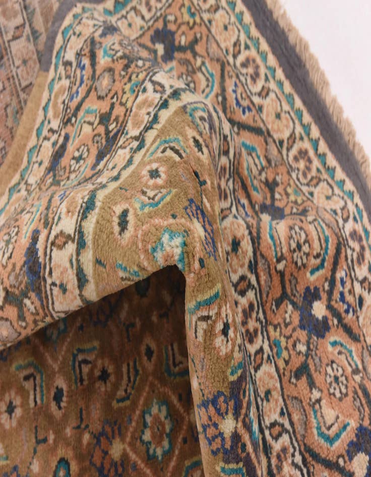 Detail image of 9' 6 x 12' 6  Hand Knotted Farahan Persian Wool Rug