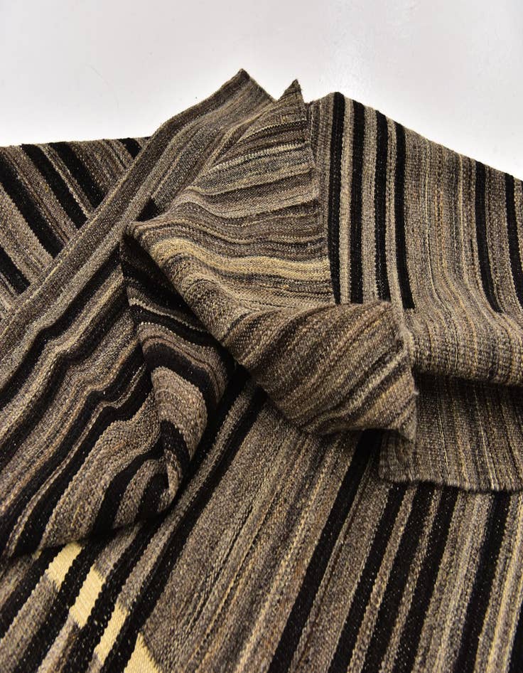 Detail image of 5' 7 x 8' 2  Hand Woven Kilim Modern Wool Rug