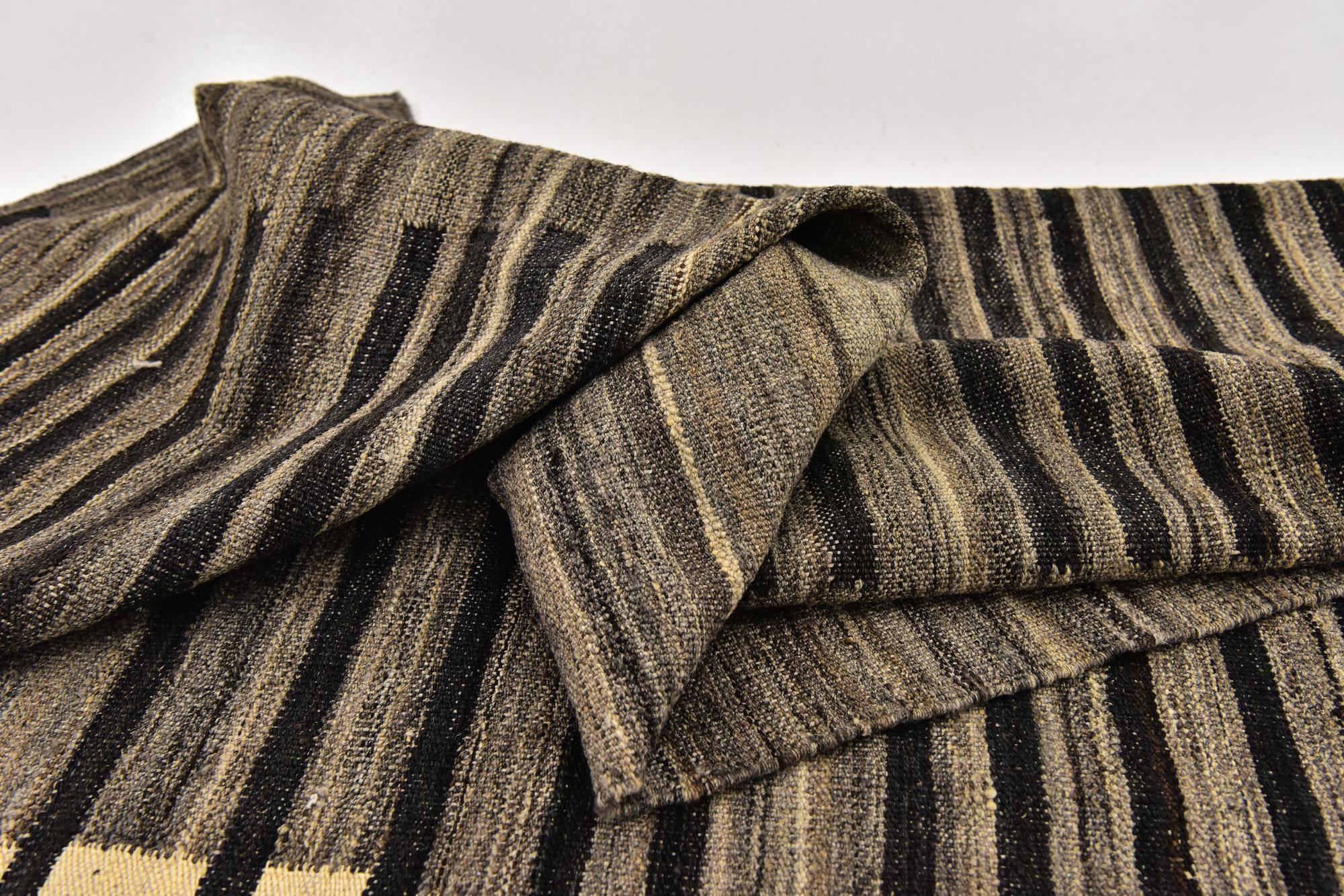 5' 7 x 8' Hand Woven Kilim Modern Wool Rug