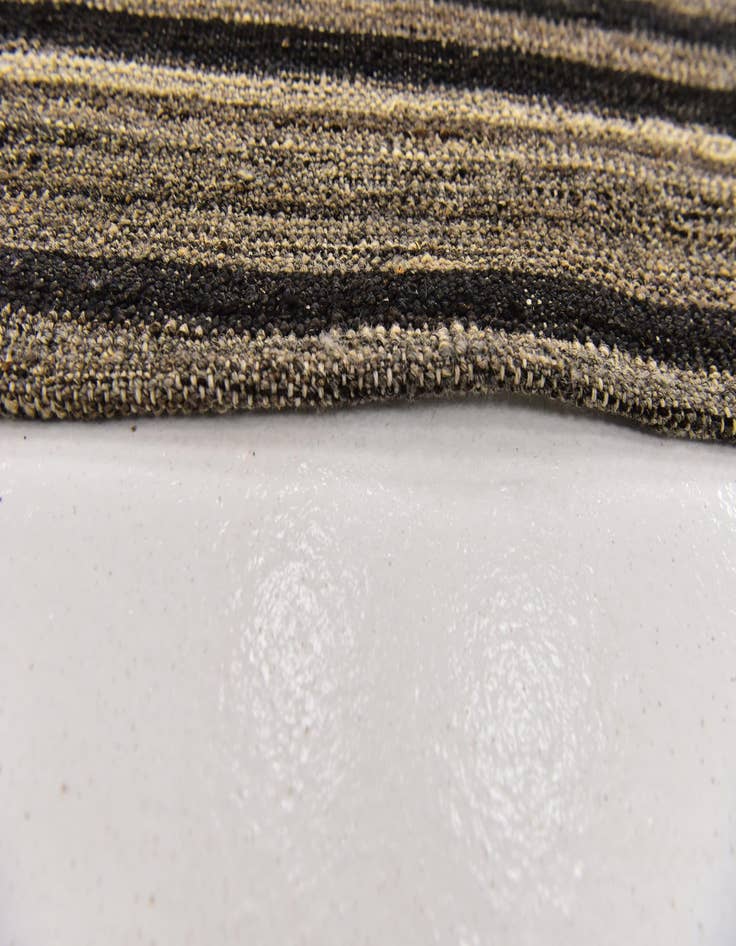 Detail image of 5' 7 x 8'  Hand Woven Kilim Modern Wool Rug