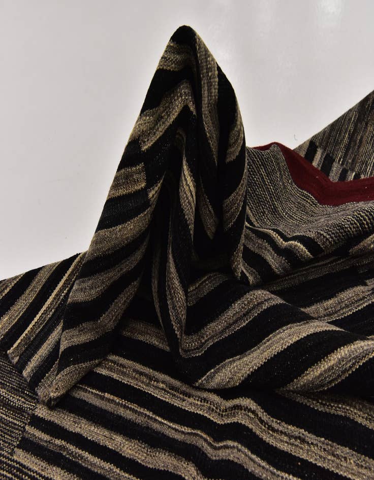 Detail image of 4' 4 x 5' 8  Hand Woven Kilim Modern Wool Rug