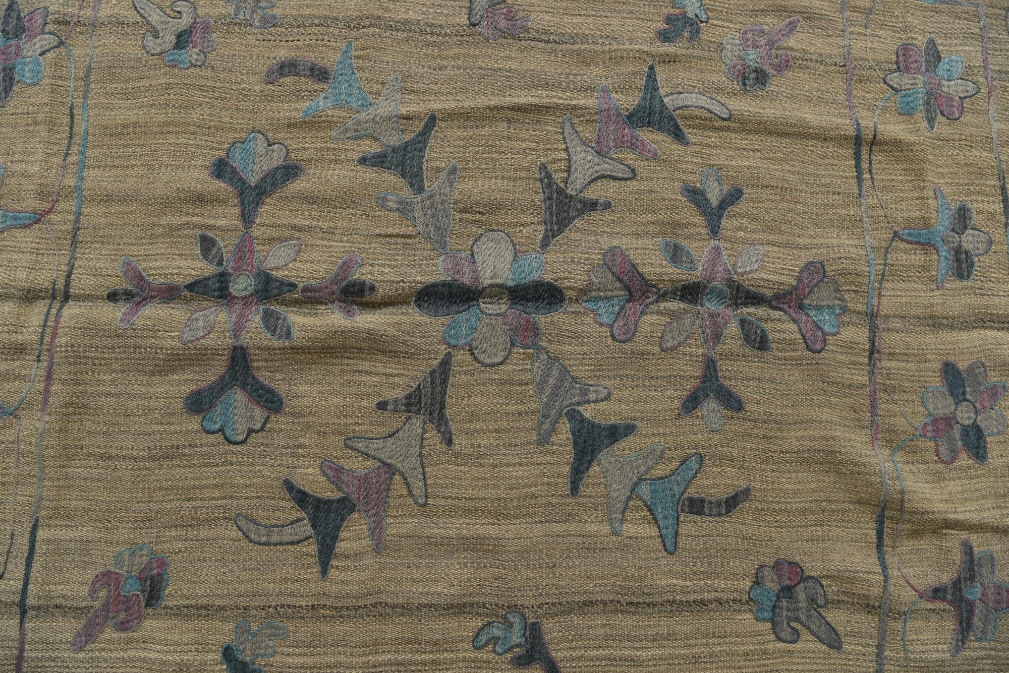 5' 1 x 6' 8 Hand Woven Kilim Suzani Wool Rug