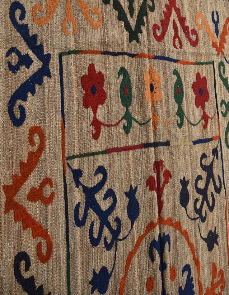 Detail image of 4' 11 x 6' 4  Hand Woven Kilim Suzani Wool Rug