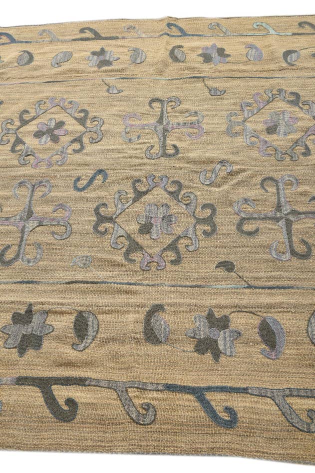 Detail image of 5' 10 x 7' 6 Hand Woven Kilim Suzani Wool Rug