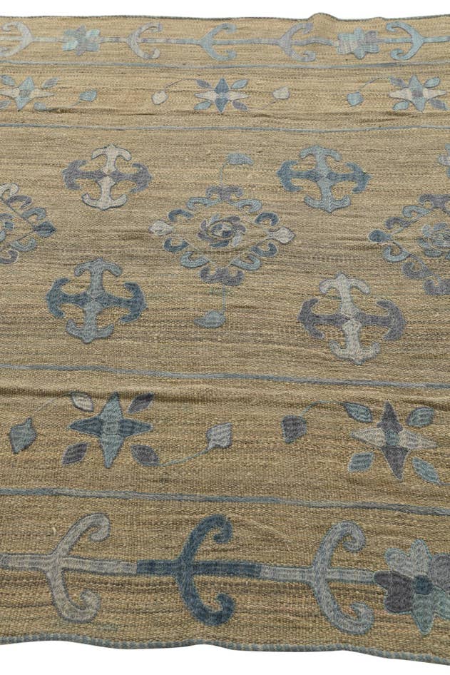 Detail image of 5' 6 x 7' 5 Hand Woven Kilim Suzani Wool Rug