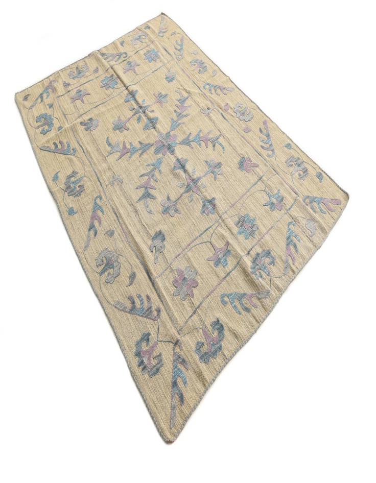 Detail image of 4' 10 x 6' 7  Hand Woven Kilim Suzani Wool Rug