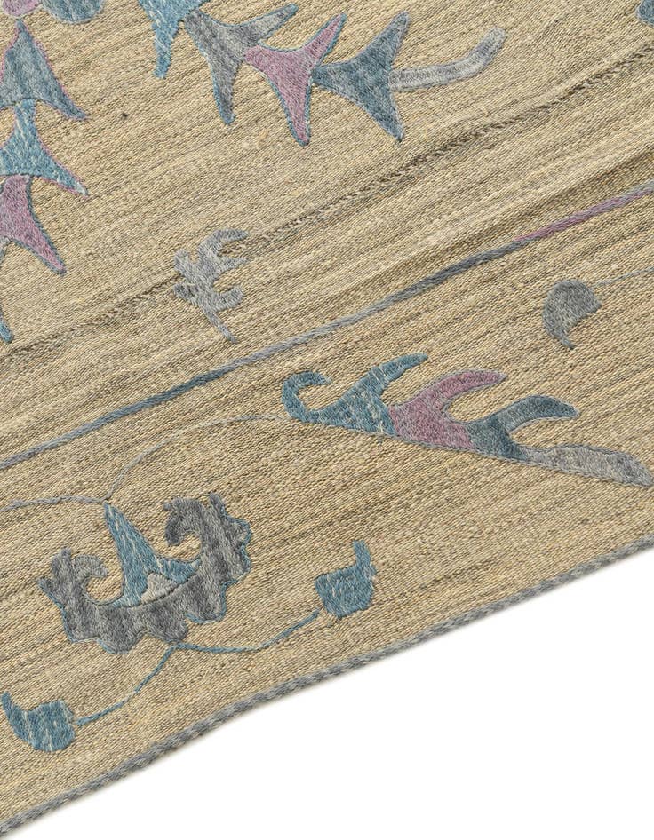 Detail image of 4' 10 x 6' 7  Hand Woven Kilim Suzani Wool Rug