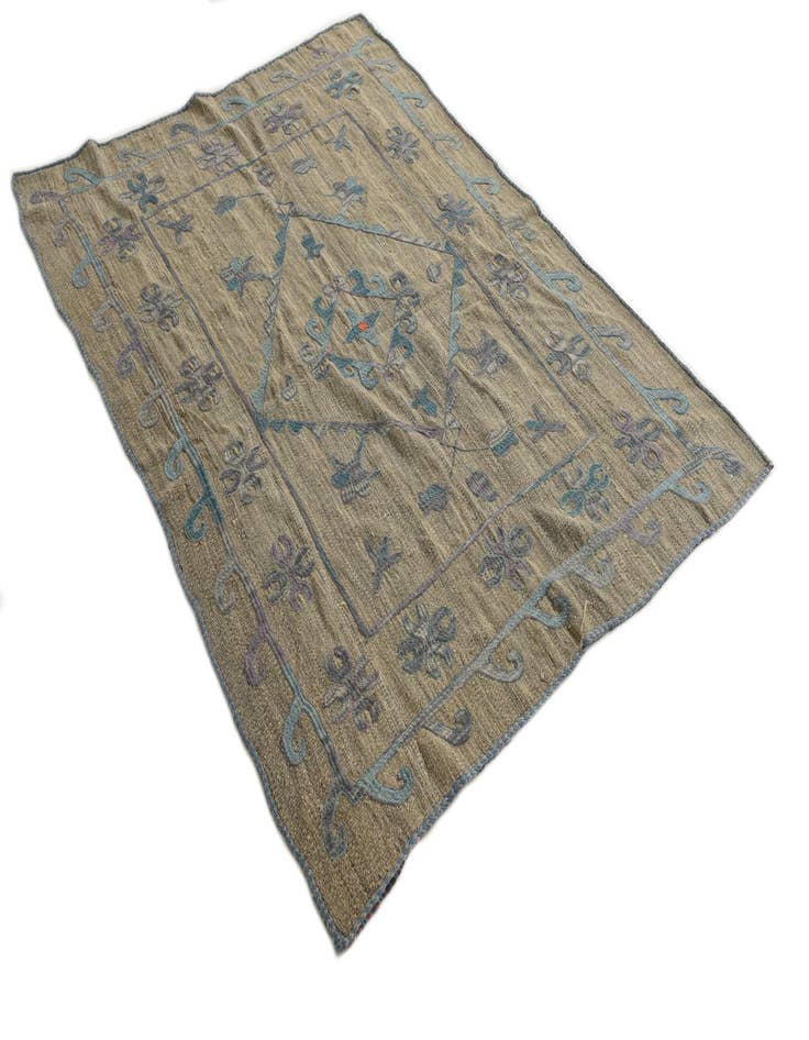 Detail image of 4' 9 x 6' 4 Hand Woven Kilim Suzani Wool Rug